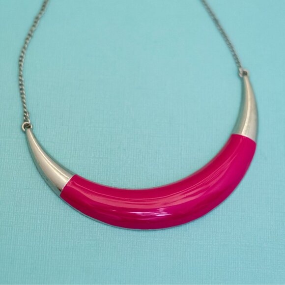 20 inch, Vintage Pink Crescent Moon Silver Tone Bib Necklace, E40 - Picture 1 of 3